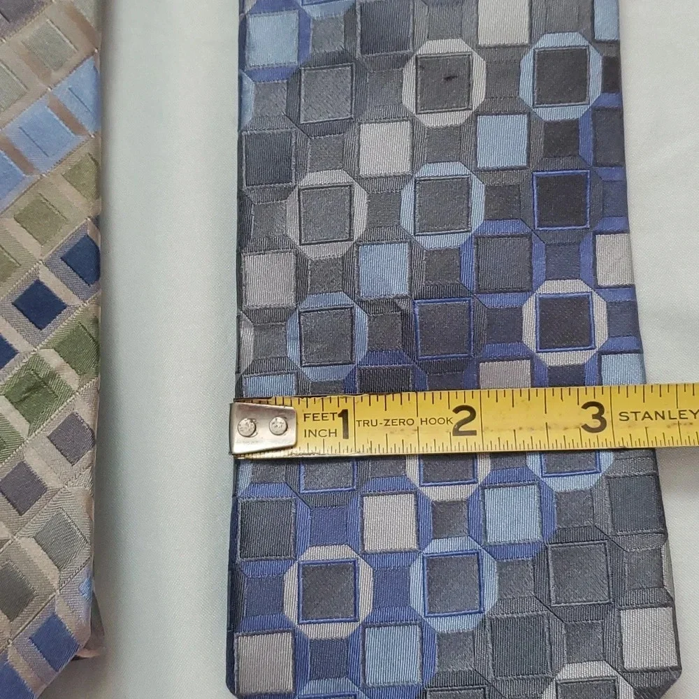 Like New (2)Kenneth Cole Reaction Mens 100% Silk Ties. Beautiful Colors!